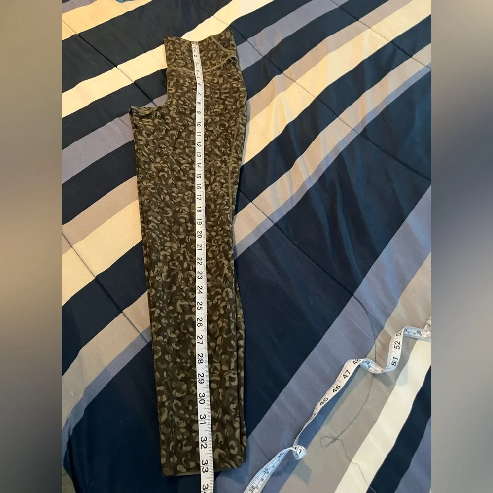 🍋LIKE NEW Lululemon Base Pace HR Tight 25" - Intertwined Camo Medium Olive - 6 - Picture 12 of 14